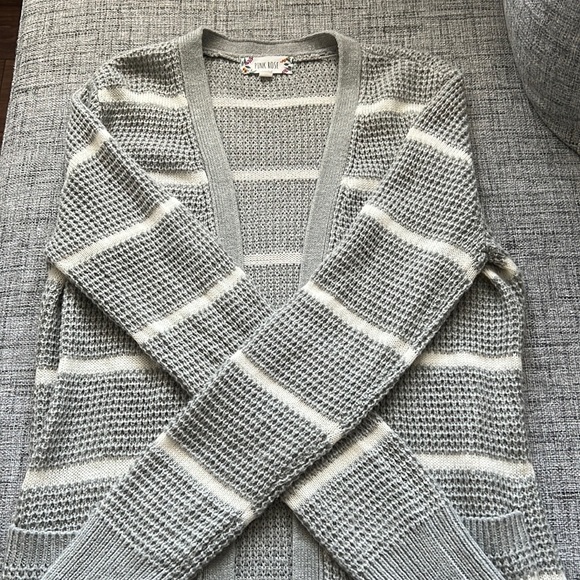 LIKE NEW gray and white striped open sweater. Size Medium - Picture 2 of 3